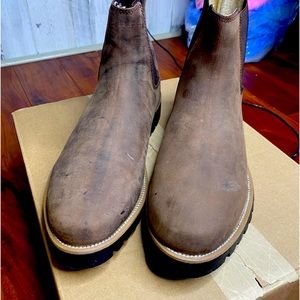 Brand new in box Line of Trade leather Chelsea boots